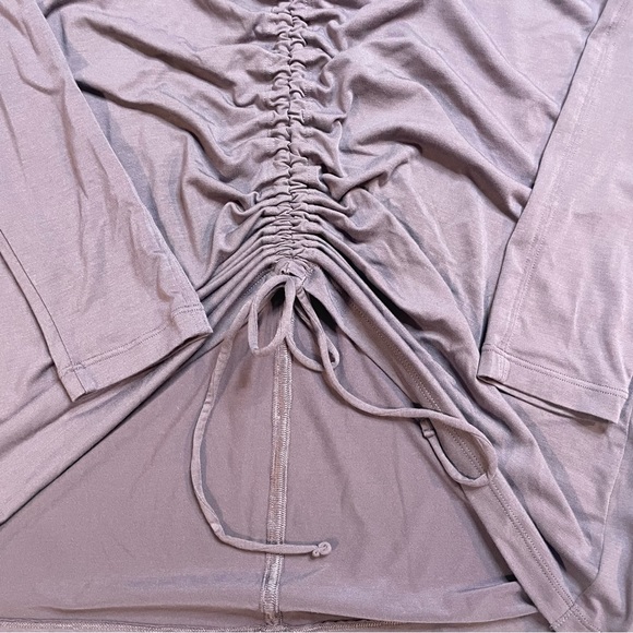 Athleta Crossover Ruched Top Long Sleeve| athletic | workout | - Picture 5 of 15